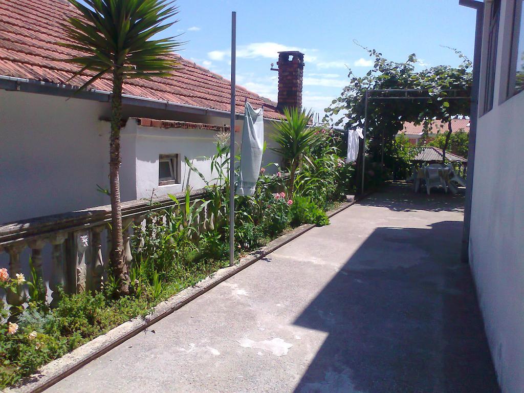 Guesthouse Sinani Улцинь Екстер'єр фото